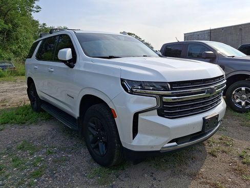 Used 2022 Chevrolet Tahoe LT w/ Luxury Package AWD/4WD image 3