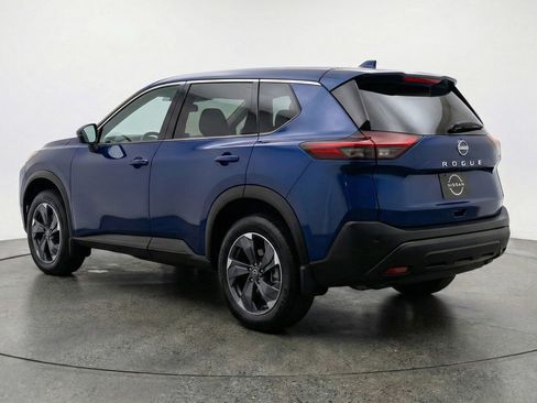 Used 2025 Nissan Rogue SV image 6