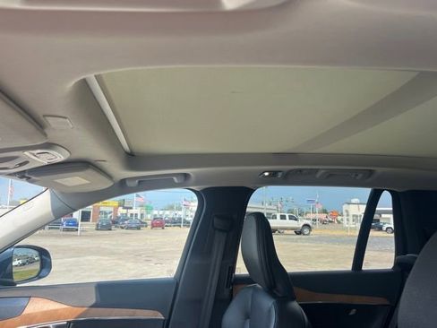 Used 2022 Volvo XC90 T6 Momentum w/ Advanced Package image 12