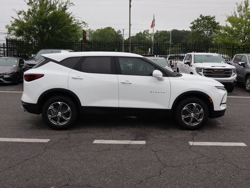 Used 2025 Chevrolet Blazer LT FWD image 11
