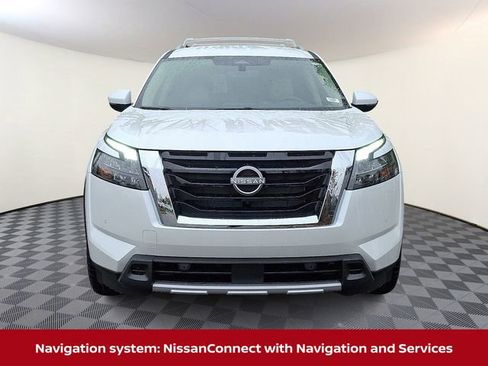 New 2025 Nissan Pathfinder SL image 2