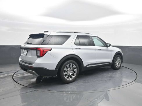 Used 2025 Ford Explorer Platinum RWD image 8