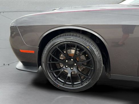 Used 2016 Dodge Challenger SXT RWD image 29