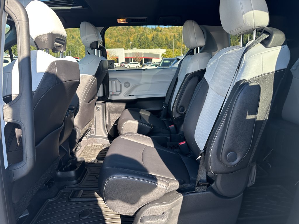 Used 2026 Toyota Sienna XSE AWD/4WD image 14