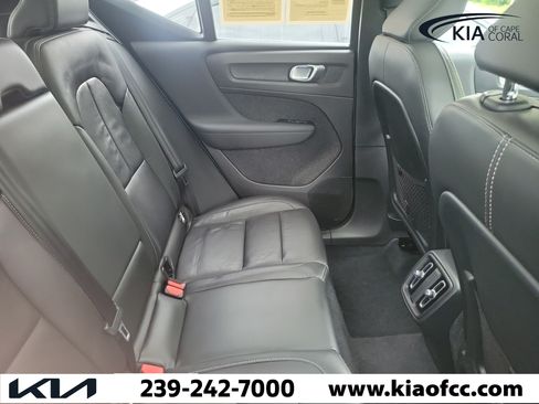 Used 2023 Volvo XC40 B5 Plus AWD/4WD image 10