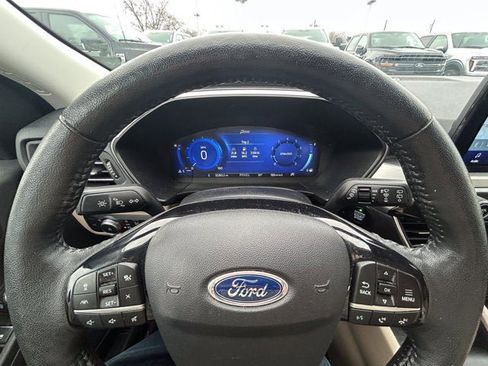 Used 2021 Ford Escape Titanium image 15