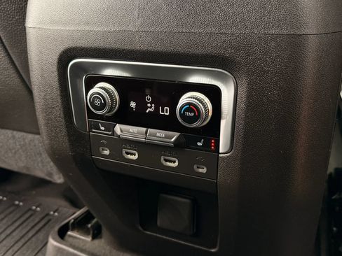 Used 2021 GMC Yukon Denali AWD/4WD image 17