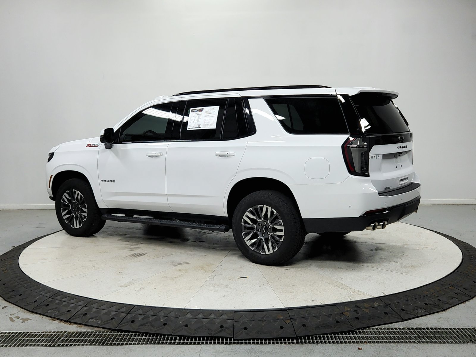 Used 2026 Chevrolet Tahoe Z71 w/ Comfort Package AWD/4WD image 6