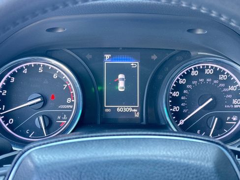 Used 2020 Toyota Camry SE FWD image 24