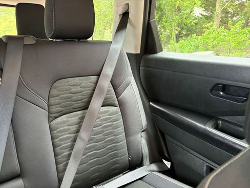 Used 2025 Nissan Pathfinder SV FWD image 40