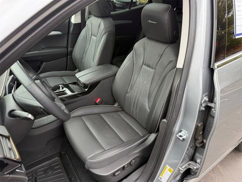 Used 2024 Buick Envision Avenir image 17