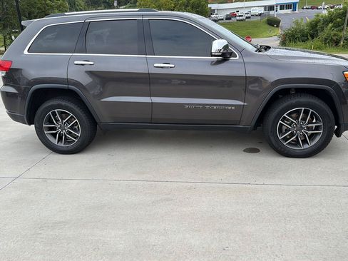 Used 2019 Jeep Grand Cherokee Limited AWD/4WD image 2