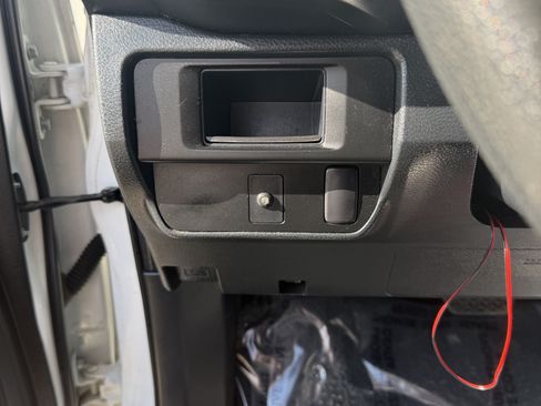 Used 2017 Toyota Tacoma SR RWD image 17