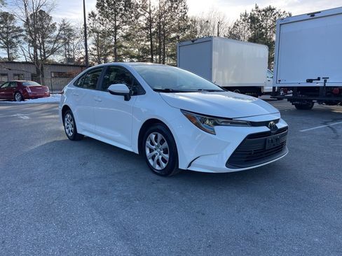 Used 2024 Toyota Corolla LE image 6