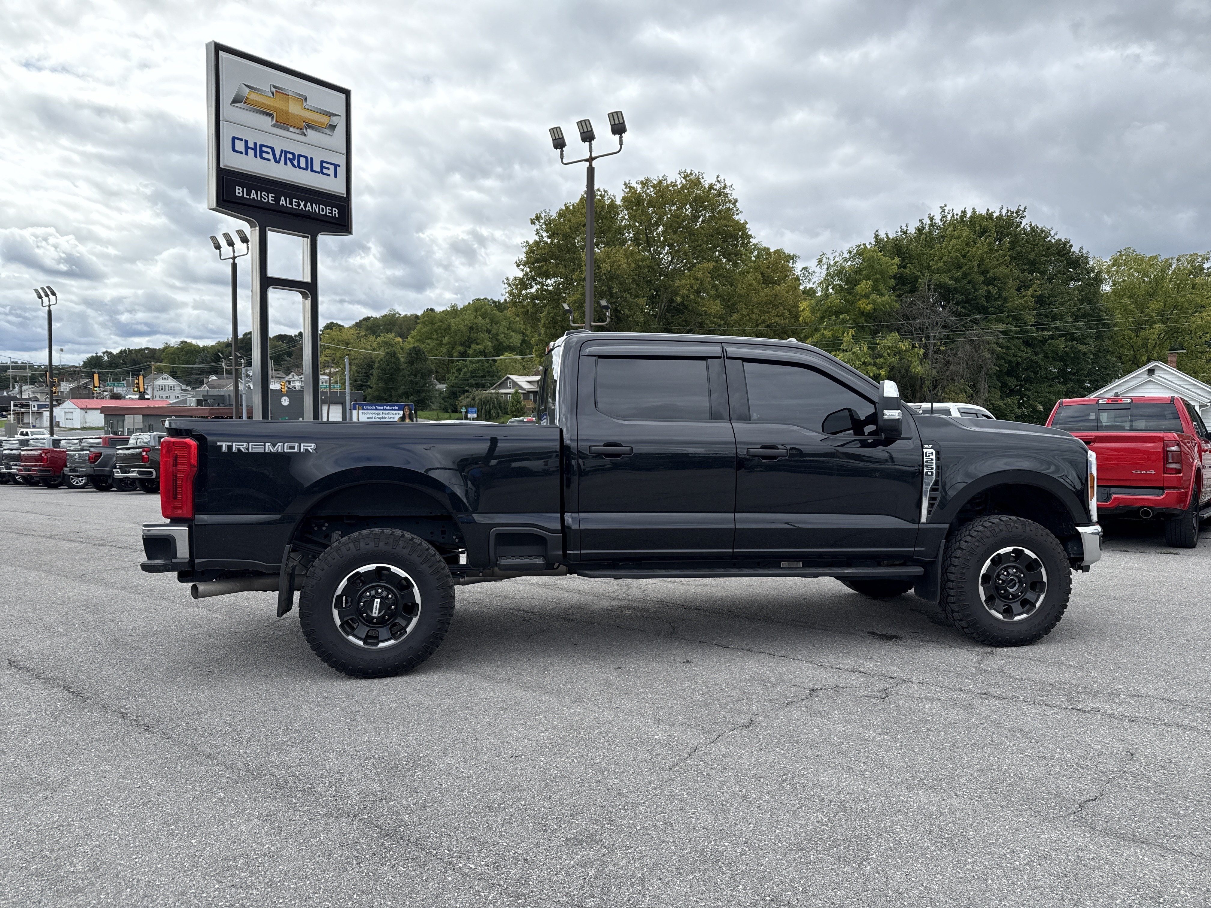Used 2026 Ford F250 XLT w/ Tremor Off-Road Package AWD/4WD image 2
