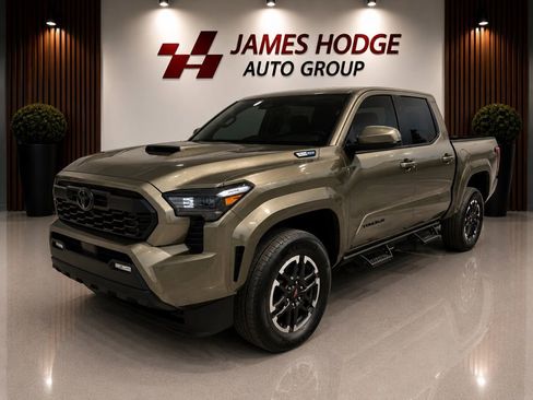 Used 2025 Toyota Tacoma TRD Sport AWD/4WD image 1