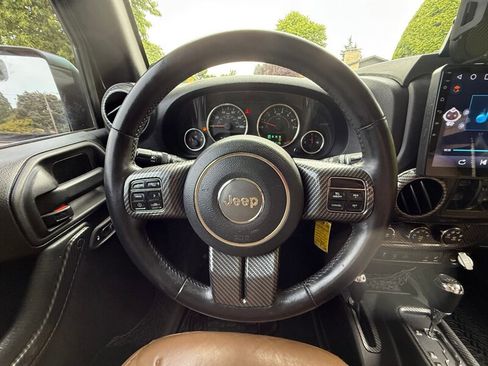 Used 2013 Jeep Wrangler Unlimited Sahara image 23