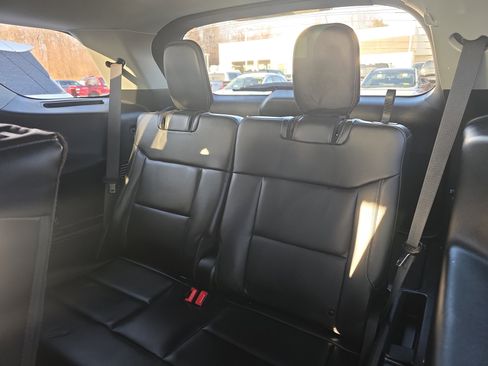 Certified 2022 Ford Explorer XLT w/ Equipment Group 202A image 40