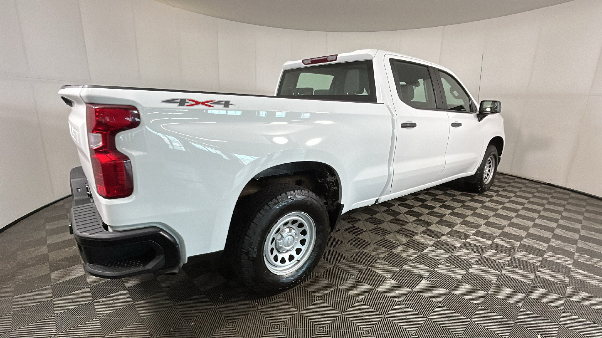 Used 2022 Chevrolet Silverado 1500 W/T w/ Trailering Package AWD/4WD image 3