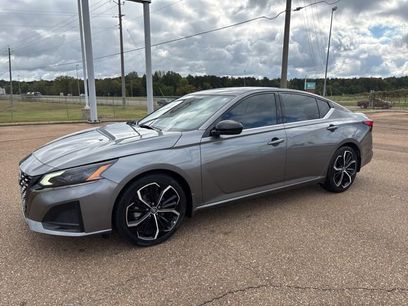 Used 2023 Nissan Altima 2.5 SR w/ SR Premium Package