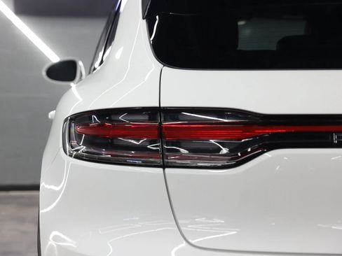 Used 2020 Porsche Macan Turbo AWD/4WD image 21