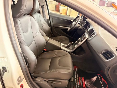 Used 2017 Volvo S60 T5 Dynamic w/ Vision Package image 18