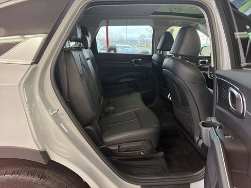 Used 2025 Kia Sorento S w/ Panoramic Sunroof Package image 29