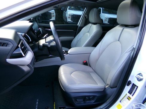 Used 2022 Toyota Camry XLE image 15