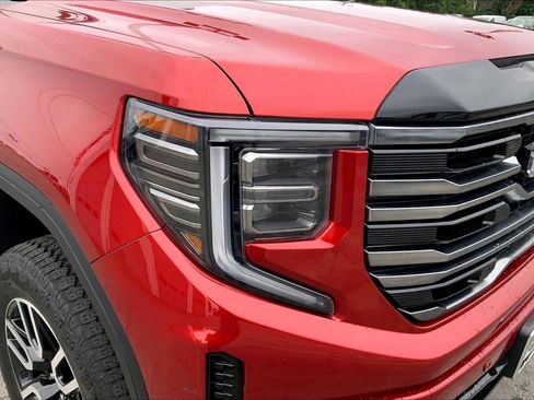 Used 2025 GMC Sierra 1500 AT4 w/ Technology Package AWD/4WD image 25