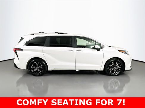 Certified 2025 Toyota Sienna Platinum image 8