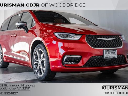 New 2026 Chrysler Pacifica Pinnacle image 1