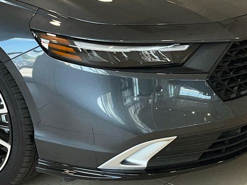 Used 2025 Honda Accord Touring image 2