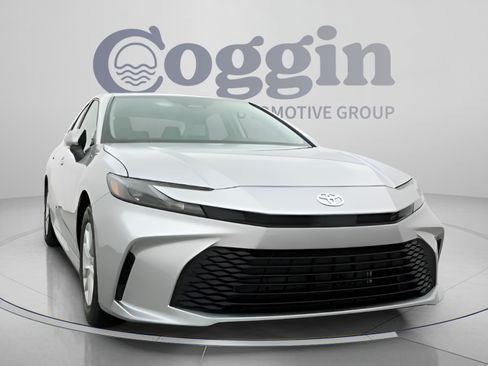 Used 2026 Toyota Camry LE w/ Convenience Package FWD image 28