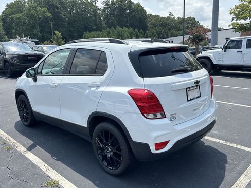 Used 2022 Chevrolet Trax LT w/ Sport Edition FWD image 5