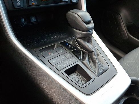 Used 2021 Toyota RAV4 XLE w/ Convenience Package image 15