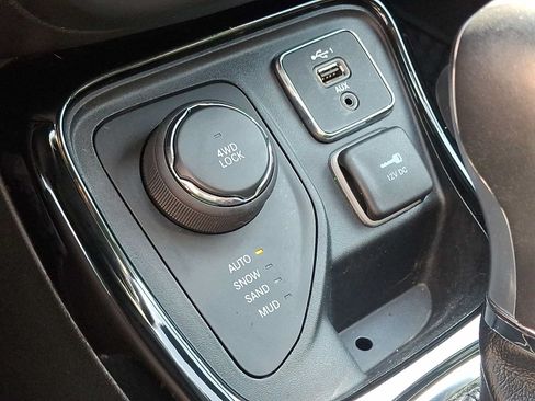 Used 2021 Jeep Compass Latitude AWD/4WD image 23