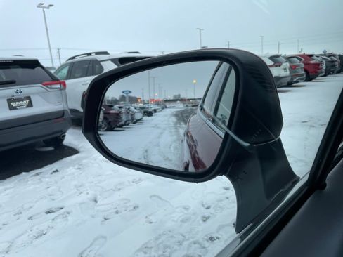 Used 2021 Toyota Venza XLE w/ Softex Package image 38