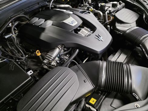 Used 2018 Maserati Levante GranSport image 44