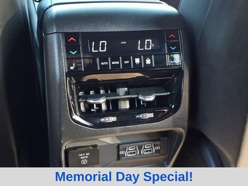 Used 2023 Jeep Grand Cherokee Overland w/ Luxury Tech Group IV AWD/4WD image 10