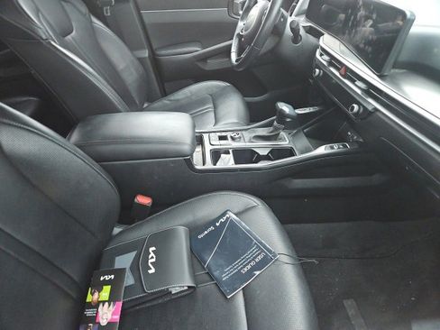 Certified 2024 Kia Sorento S image 5