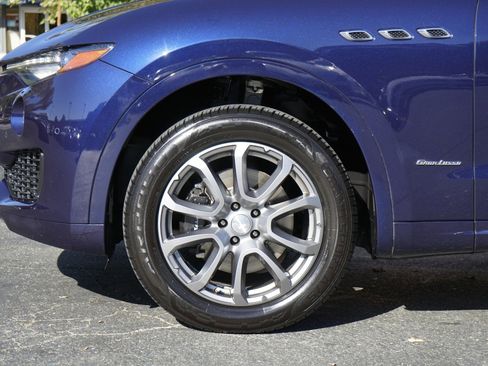 Used 2018 Maserati Levante GranLusso image 12