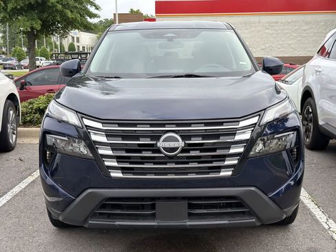 Used 2024 Nissan Rogue SV FWD image 2