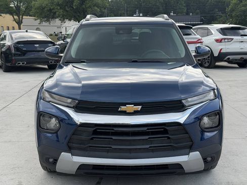 Used 2021 Chevrolet TrailBlazer LT w/ Convenience Package FWD image 3