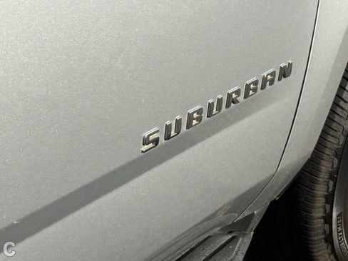 Used 2020 Chevrolet Suburban LT RWD image 15