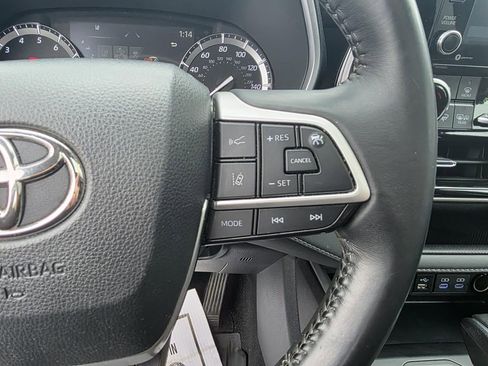 Used 2022 Toyota Highlander XLE image 17