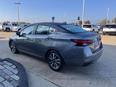 Used 2024 Nissan Versa SV image 4