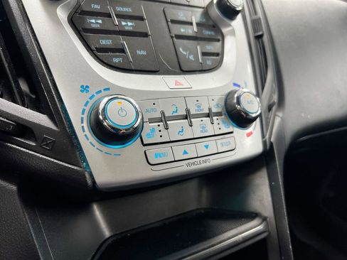 Used 2017 Chevrolet Equinox LT FWD image 11