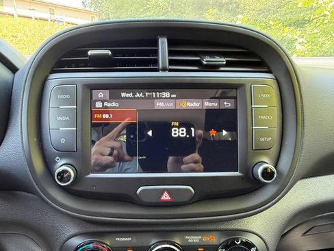 Used 2024 Kia Soul LX w/ LX Technology Package FWD image 19