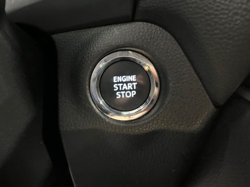 Used 2025 Toyota RAV4 XLE AWD/4WD image 32
