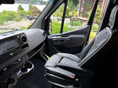 Used 2024 Mercedes-Benz Sprinter 3500 image 28